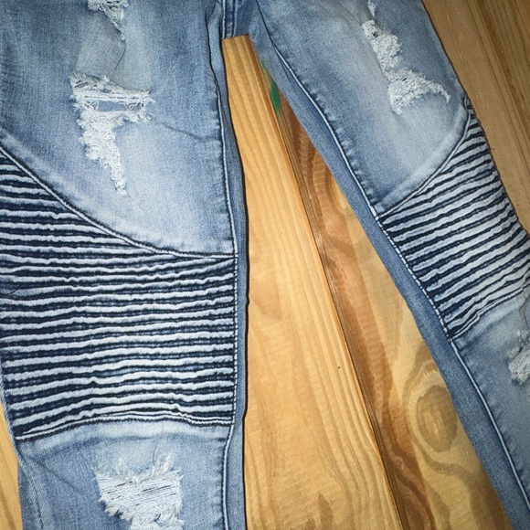 Fashion Nova Women's Distressed Blue Skinny Jeans - Picture 2 of 5